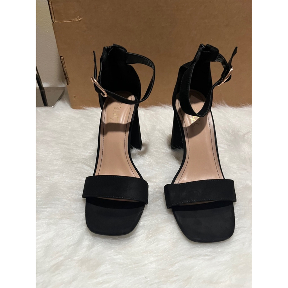 Rouge Black Heel Sandals Zipper Strap Women Size 8.5